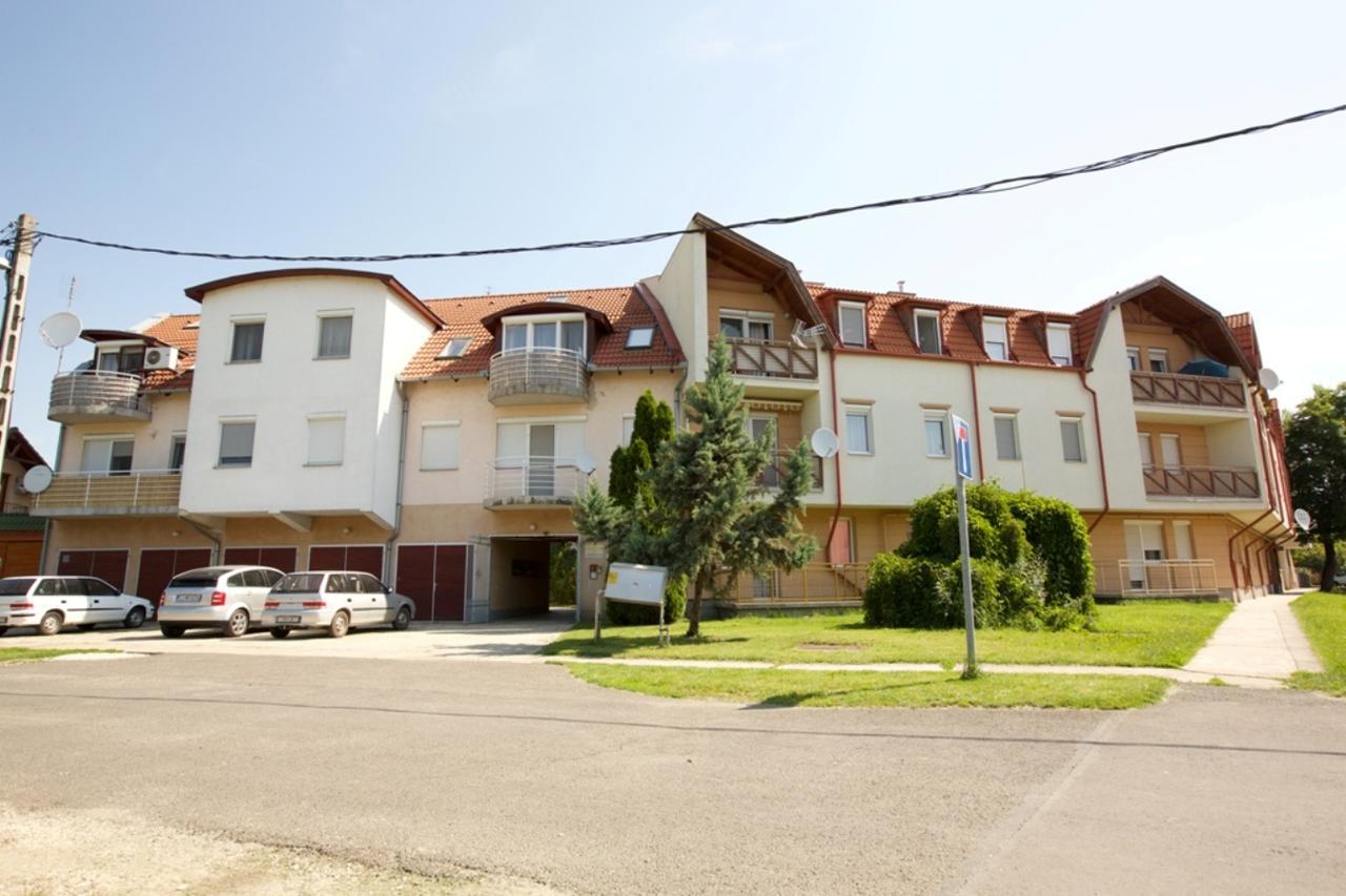 Zoli Apartmanok-Adri Kölcsey 32 Hajdúszoboszló Kültér fotó