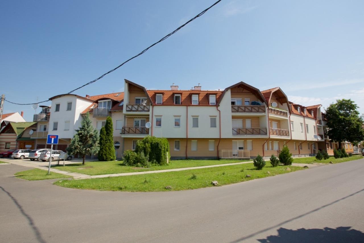 Zoli Apartmanok-Adri Kölcsey 32 Hajdúszoboszló Kültér fotó